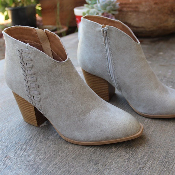 📣LAST PAIR//The Rosario// grey braided Bootie - Picture 3 of 8